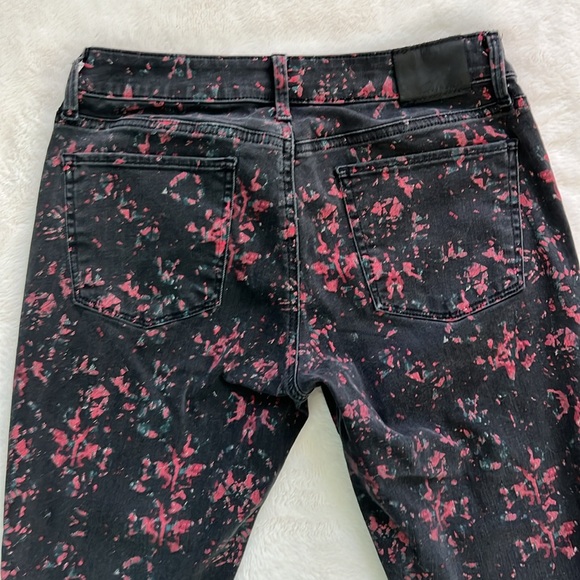 Lucky Brand Lolita Capri Black & Red Printed Denim Jeans Size 4 | 27 - Picture 3 of 8